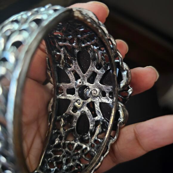 Vintage Bracelet Cuff Smoky Gray Marcasite Rhinestones Flower Brass Metal Hinge - Picture 3 of 4